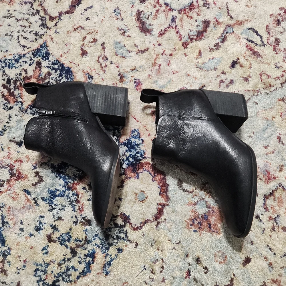 Vionic Lyssa Women's Heeled Boot Black Leather Square Toe Block Heel Size 7.5